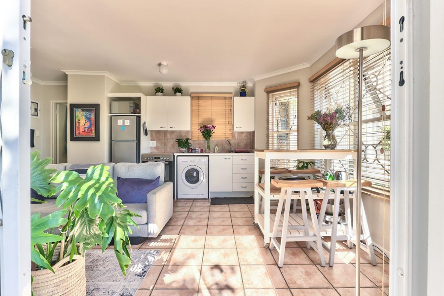 1 Bedroom Property for Sale in Vredehoek Western Cape